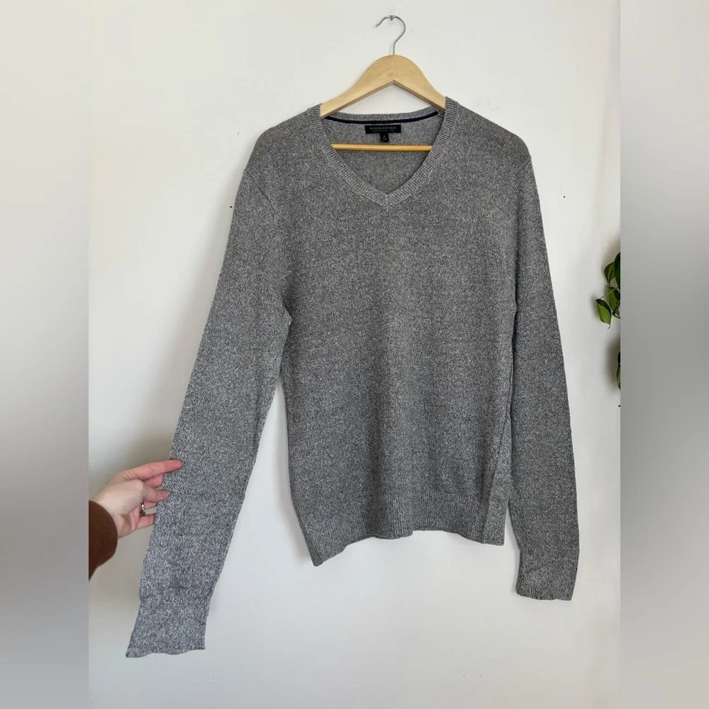 Banana Republic Performance Linen V-neck Pullover
